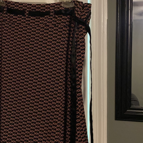 Pink and black skirt with side zip and tie size 12 - Picture 3 of 4